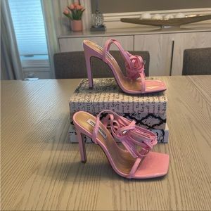 🩷💘New Steve Madden uplift pink sandals🩷
